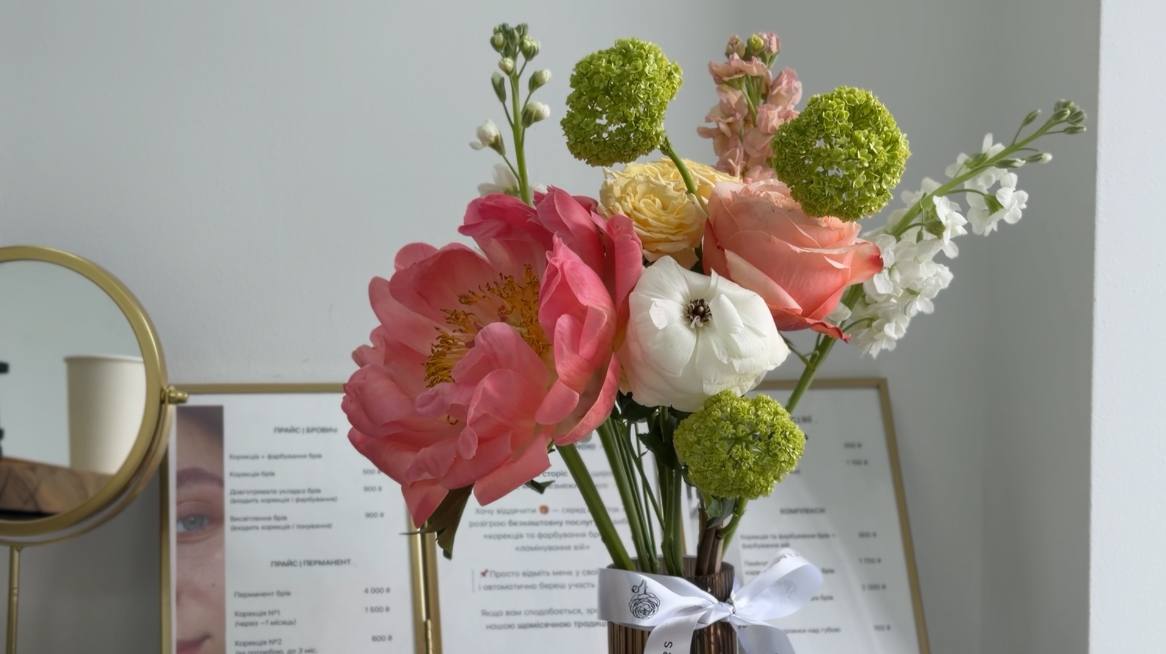 Сезонний букет flowerslovers у бізнес-просторі